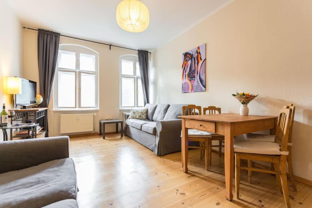 Zentrale Altbauwohnung Im Helmholtzkiez Berlin Exteriör bild
